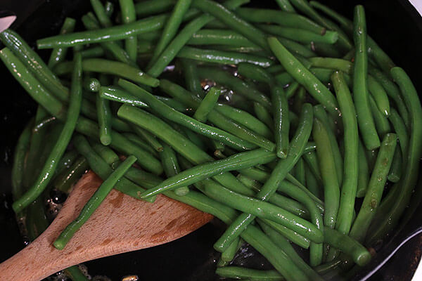 Crisp Garlic Parmesan Green Beans