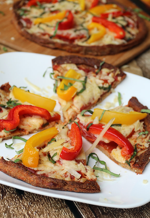 Fresh Bell Pepper Basil Pizza | Shared via www.ruled.me 