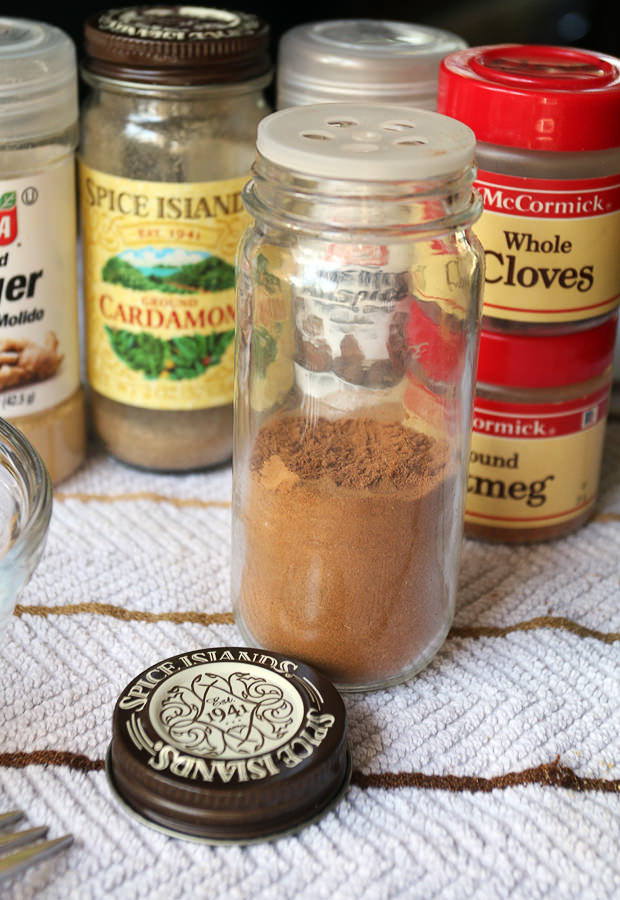 Homemade Pumpkin Pie Spice | Pinned via www.ruled.me/