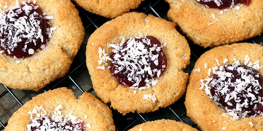 Amaretti cookies top