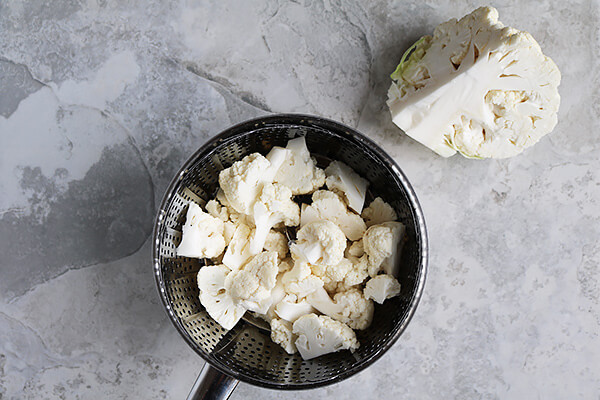 Cauliflower Hummus with Harissa Crackers