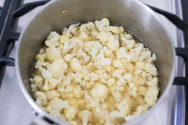 Cheesy Cauliflower & Bacon Soup