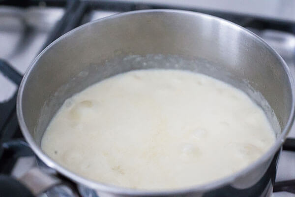 Cheesy Cauliflower & Bacon Soup