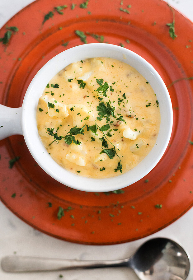 Cheesy Cauliflower & Bacon Soup