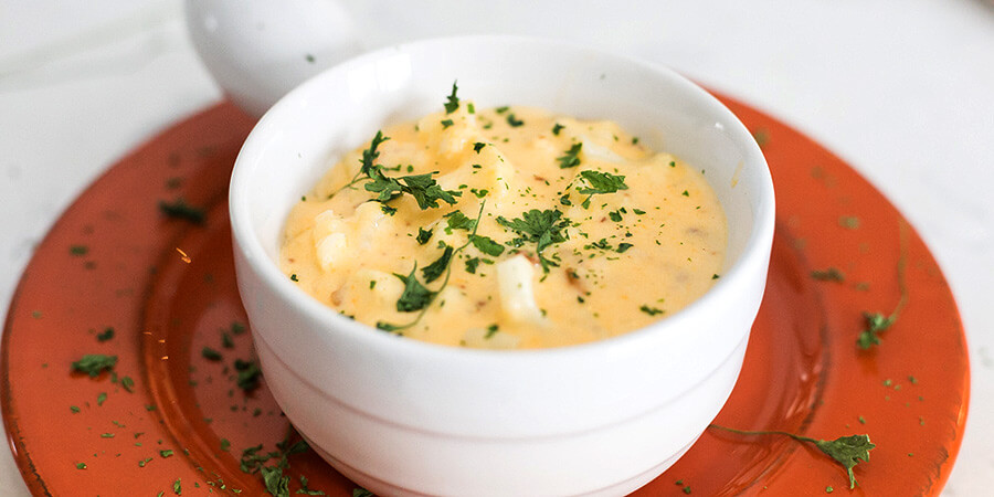 Cheesy Cauliflower & Bacon Soup