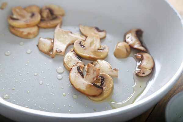 Omelet with Mushrooms and Goat Cheese