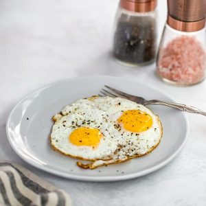 Keto Olive Oil Fried Eggs Featured