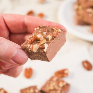 Keto chocolate fudge featured